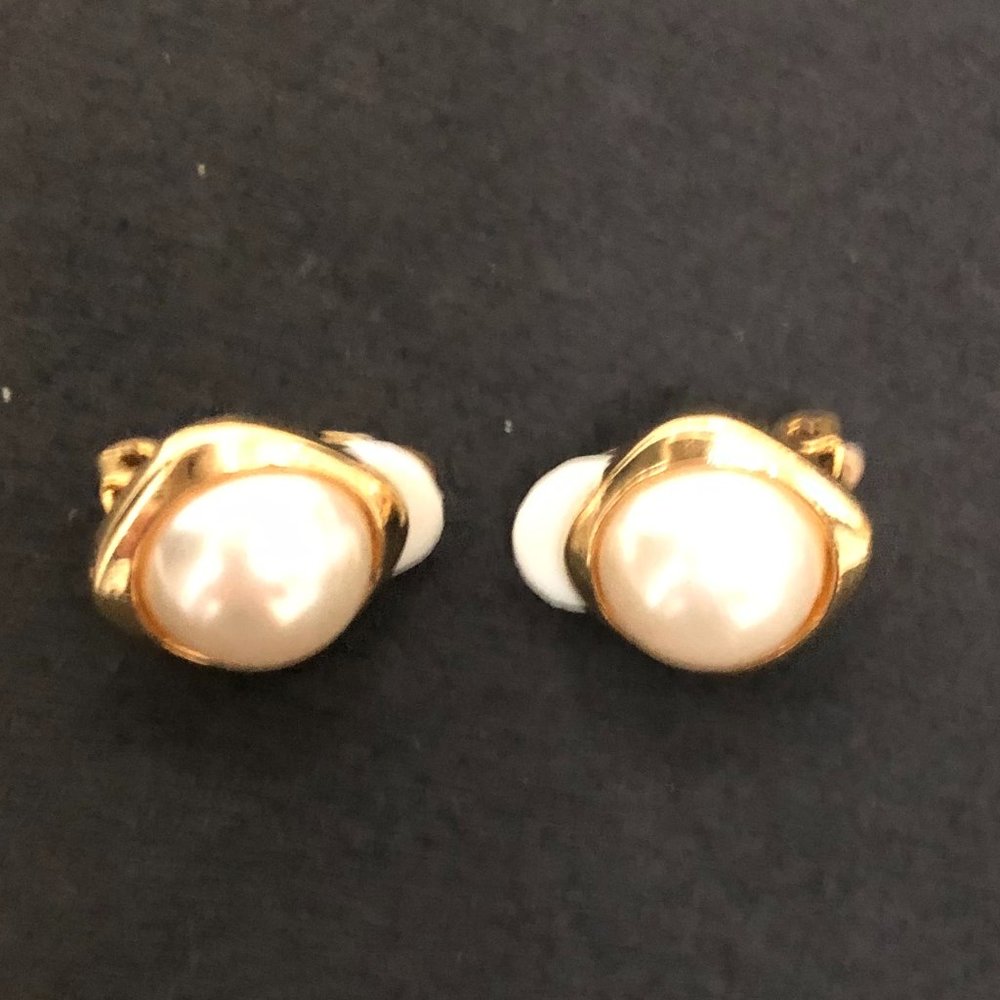 5/$50 Faux Pearl 1/2" Diameter Clip-On Earrings  NWOT